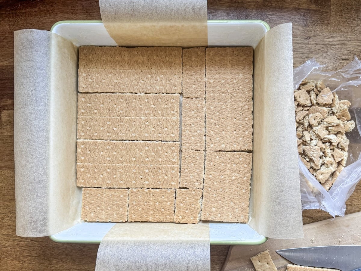 graham cracker layer for s’mores rice krispie treats
