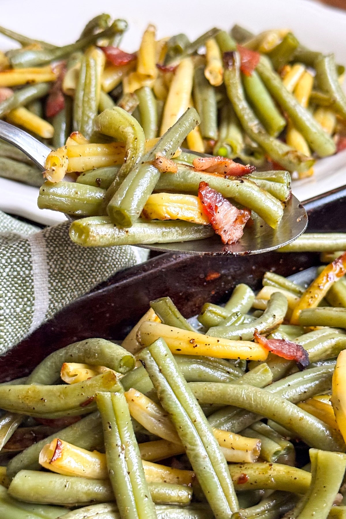 roasted green beans on serving spoon