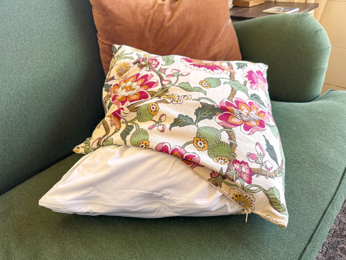 waterproof feather insert cover on pillow